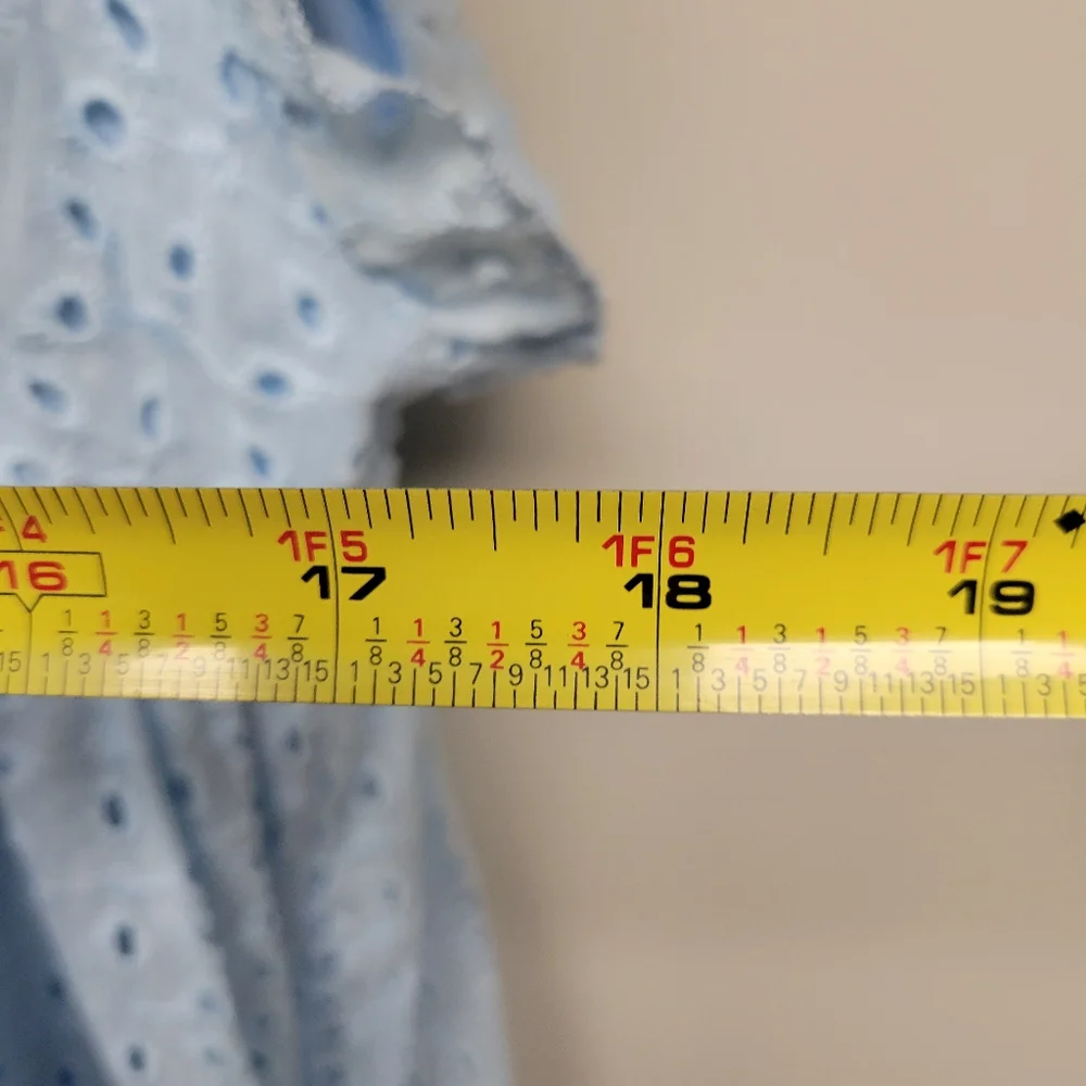 Cute, flowy dress with built-in shorts and pockets! Size Large - Picture 4 of 10